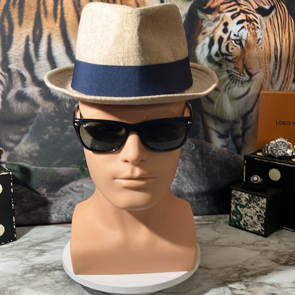 RAY-BAN SUNGLASSES. NEW WITH CASE AND BOX. MADE IN ITALY - Picture 14 of 16